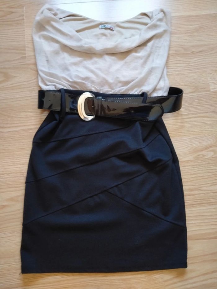 robe moulante. Noire et beige. Femme. 
Made in Italy. Taille 36 - photo numéro 3