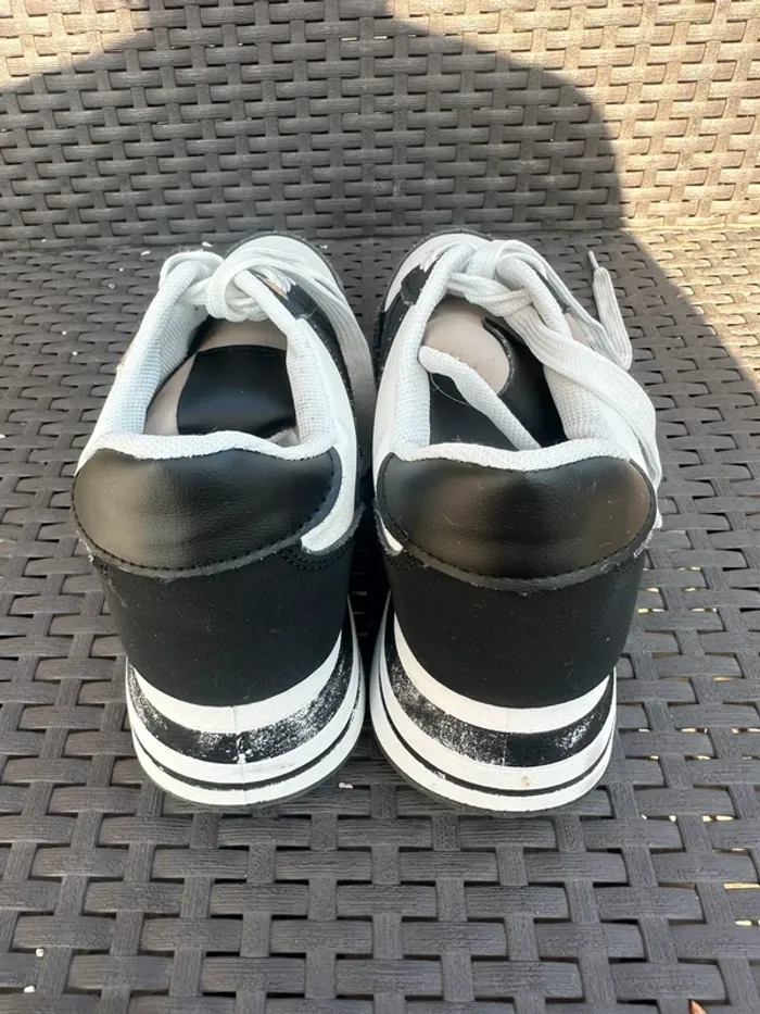 Baskets noires et blanches plateforme - taille 36 - photo numéro 2