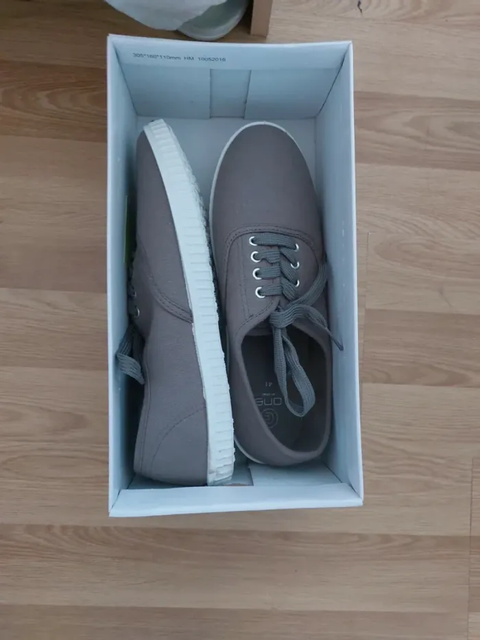 Chaussures grises - photo numéro 4