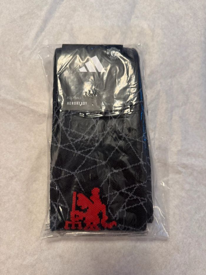 Short de foot Adidas équipe Manchester united avec chaussettes taille 9/10 ans authentique neuf - photo numéro 13