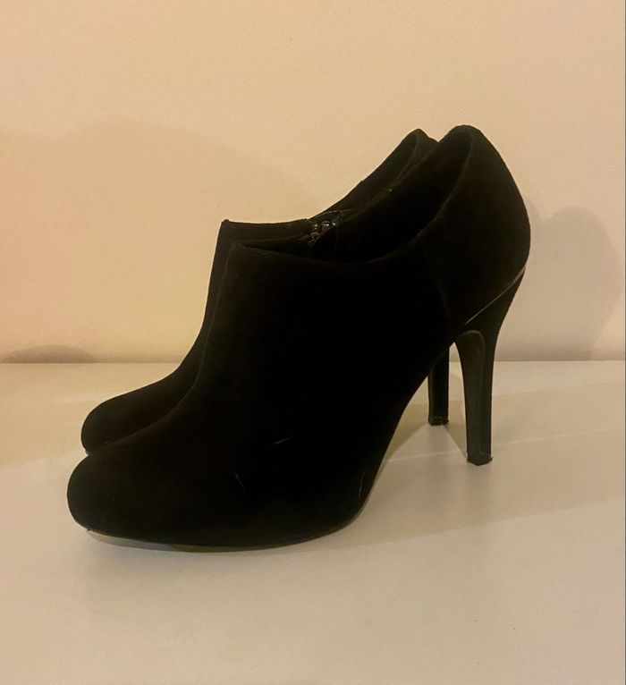 Escarpins velours noir »Pull&Bear »talons hauts - photo numéro 3