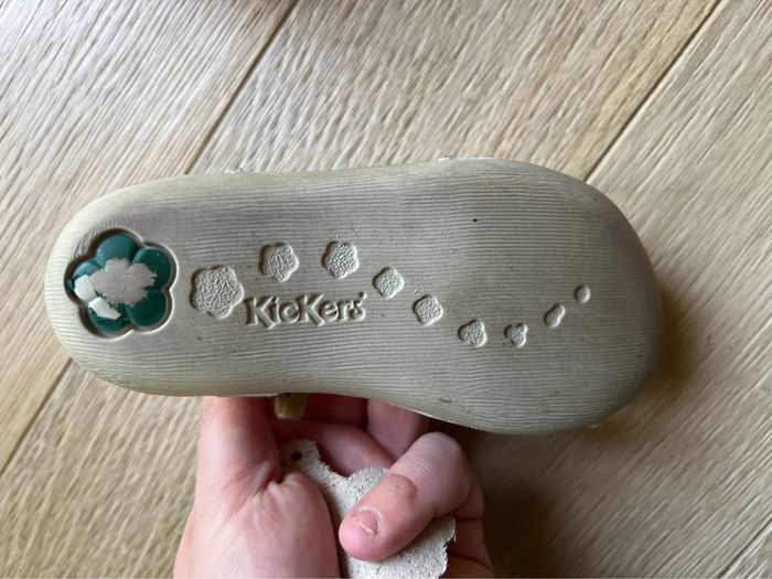 Vend sandales kickers blanc très bon état taille 27 - photo numéro 8