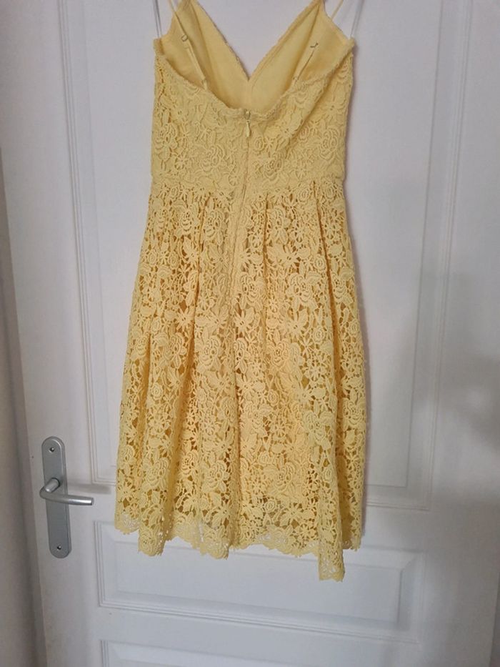 Robe dentelle jaune - photo numéro 4