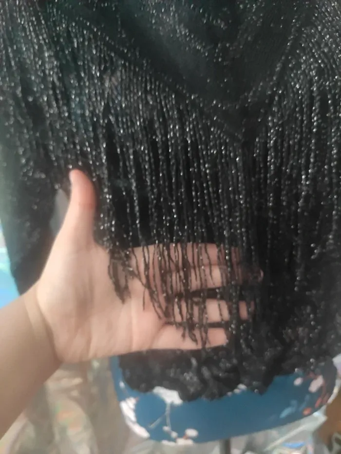 Pull court en crochet noir argenté avec franges - photo numéro 12