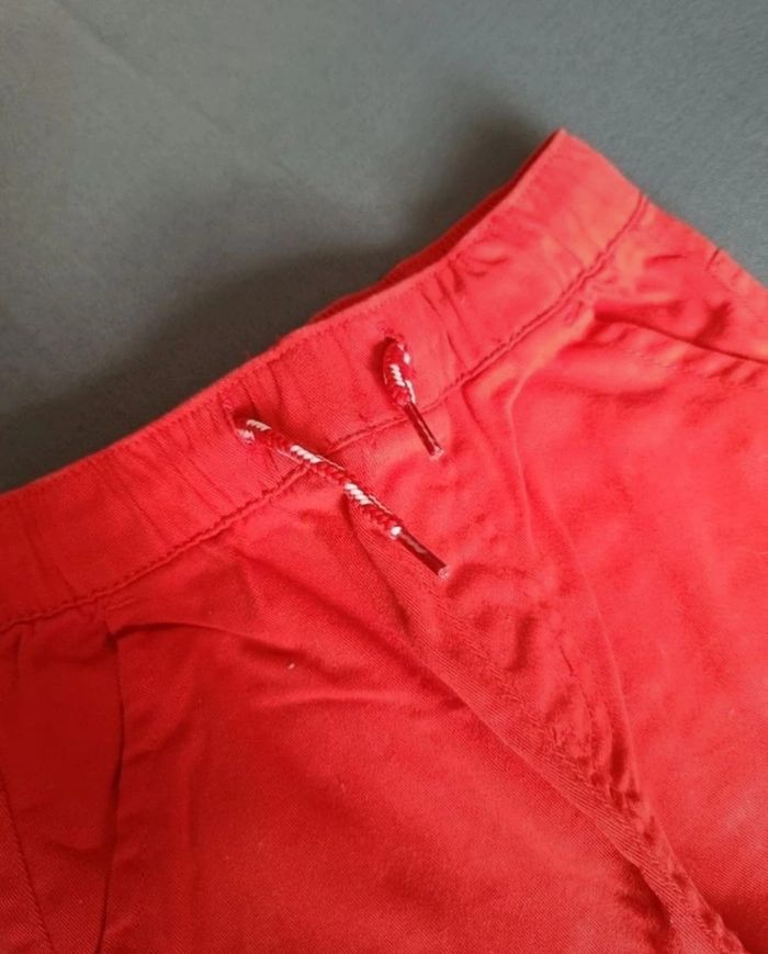 Pantalon rouge neuf - photo numéro 3