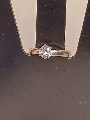 Bague argentée solitaire diamant