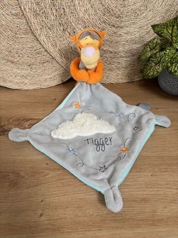 Doudou Tigrou mouchoir nuage Tigger nicotoy