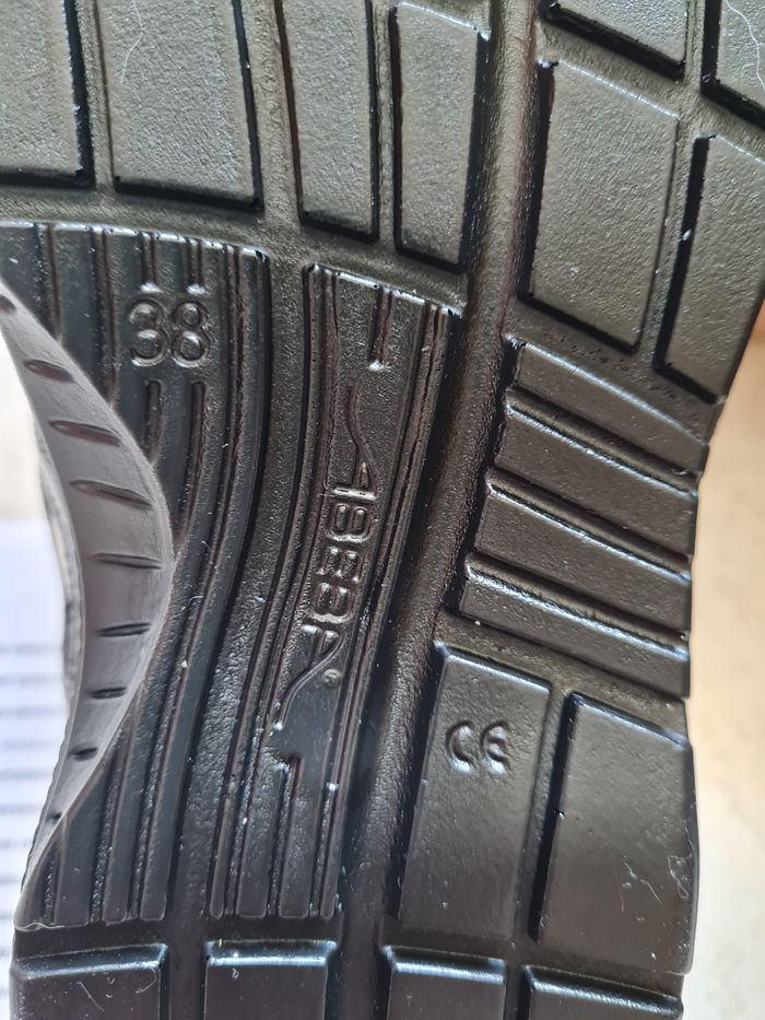 Chaussures de sécurité femme Abeba pointure 38 neuf - photo numéro 9