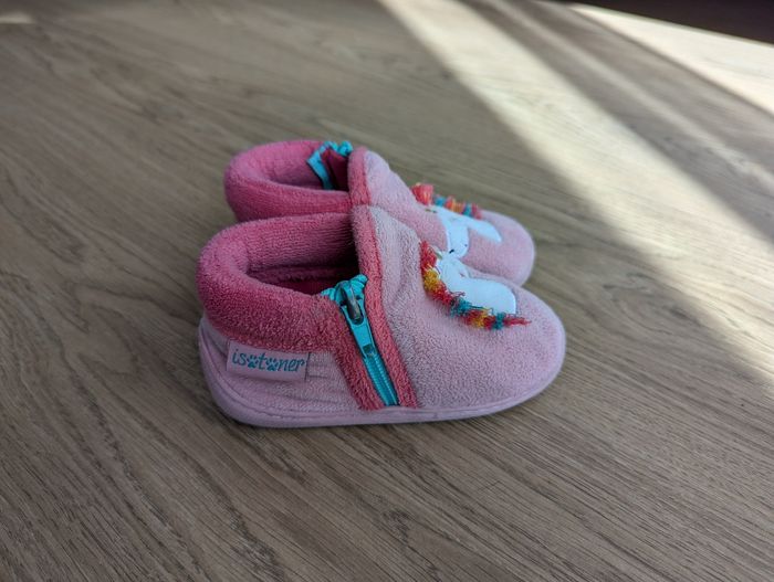 Chaussons Isotoner rose licorne taille 22 - photo numéro 3