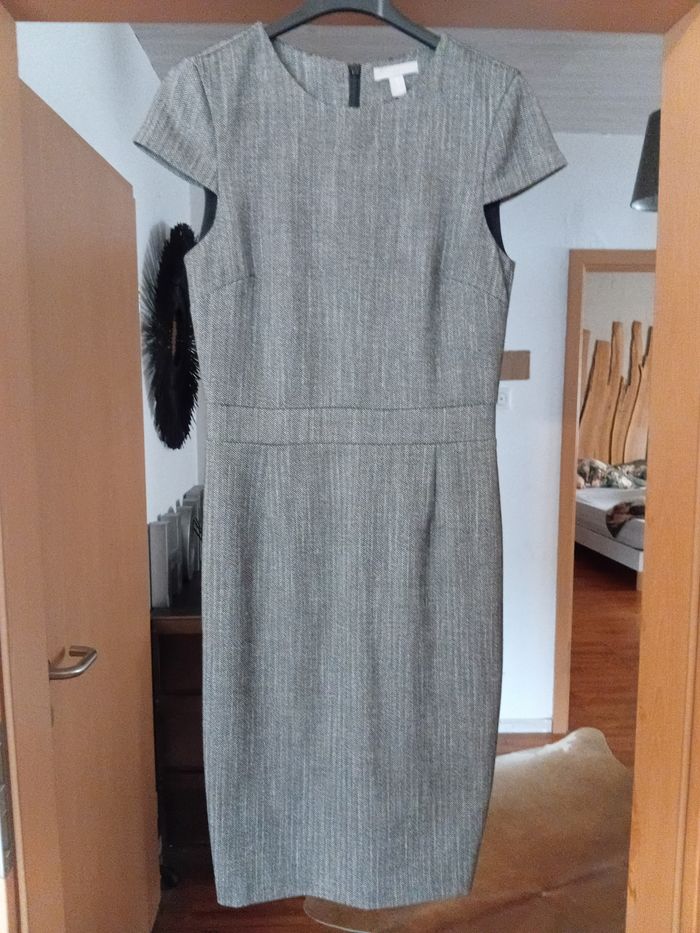 Jolie robe fourreau   pied de poule