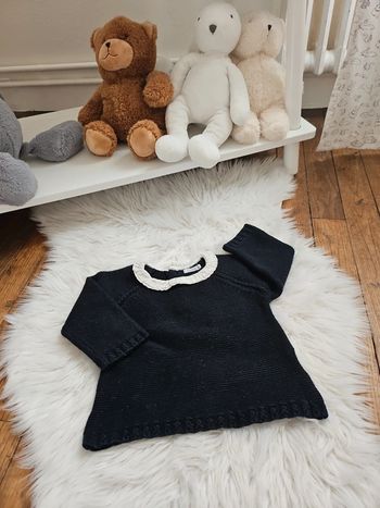 Pull marine col broderie