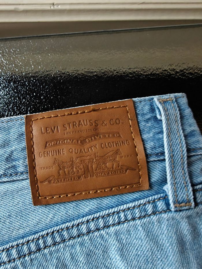 Jupe short Levi's en jeans bleue - photo numéro 3