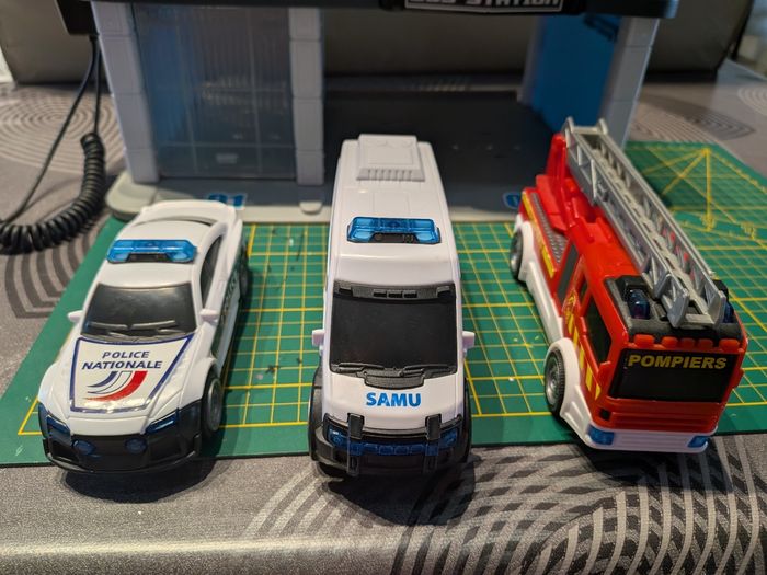 Centre de secours : pompiers police ambulance - photo numéro 5