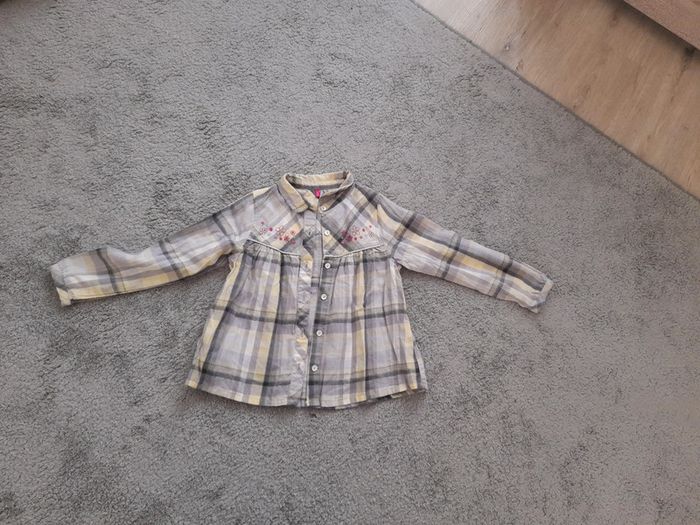 Chemise à carreaux fleurie