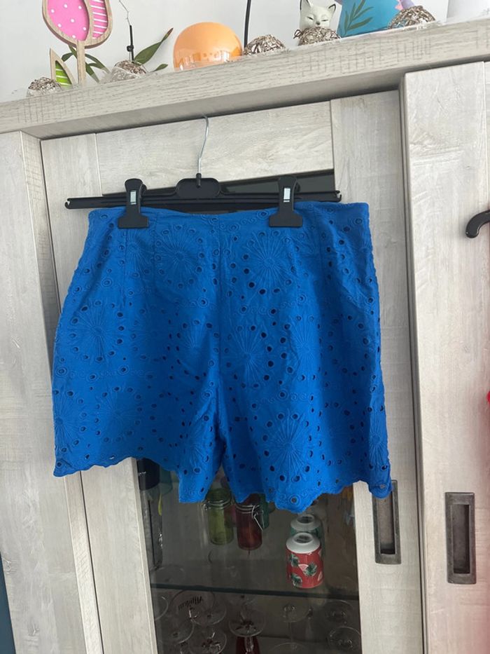 Short slim bleu taille 40 - photo numéro 2
