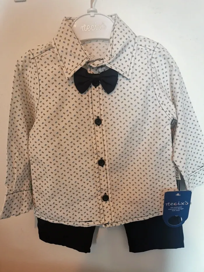 Ensemble chemise et pantalon bébé.