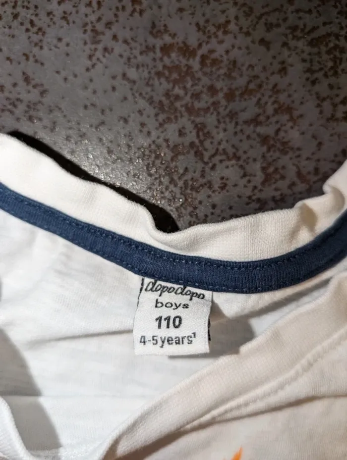 Ensemble t-shirt et short garçon 4/5 ans comme NEUF - photo numéro 2