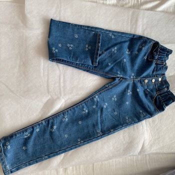 Jeans motifs fleurs