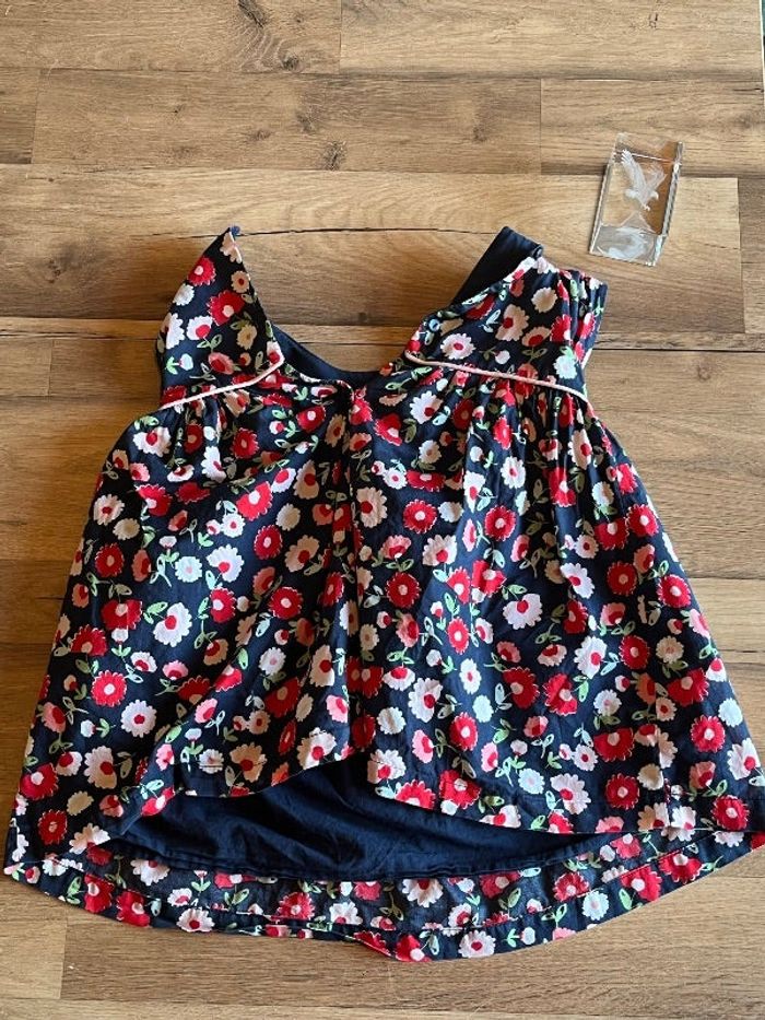 Je vend une robe fille du 23 mois tres bon état