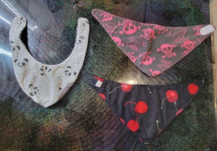 Lot bavoirs bandanas