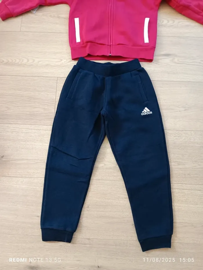 Magnifique ensemble jogging adidas taille 6 ans - photo numéro 2