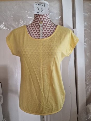 Tee-shirt, jaune, dos nu,en coton, neuf juste lavé, longueur 59cm, marque Kiabi =5€
