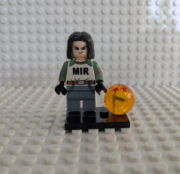 Figurine Dragon Ball : C-17 en tenue MIR , style lego