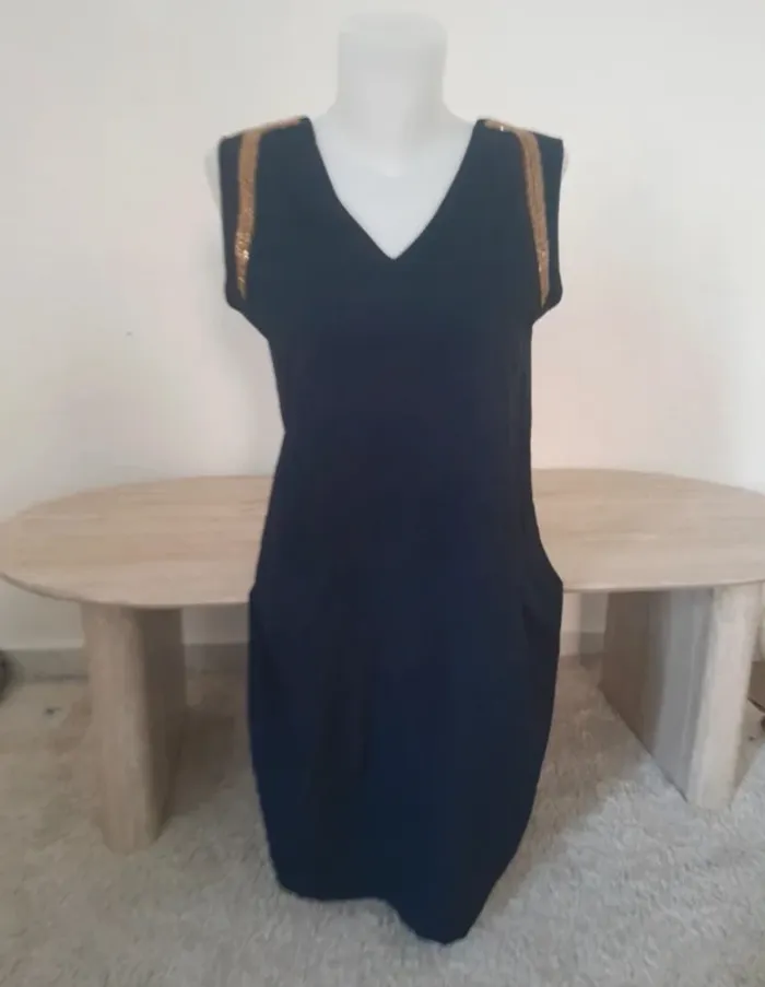 Robe kiabi sans manches épaules perles doré 💫 - photo numéro 2