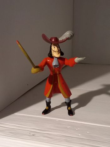 Figurine capitaine crochet