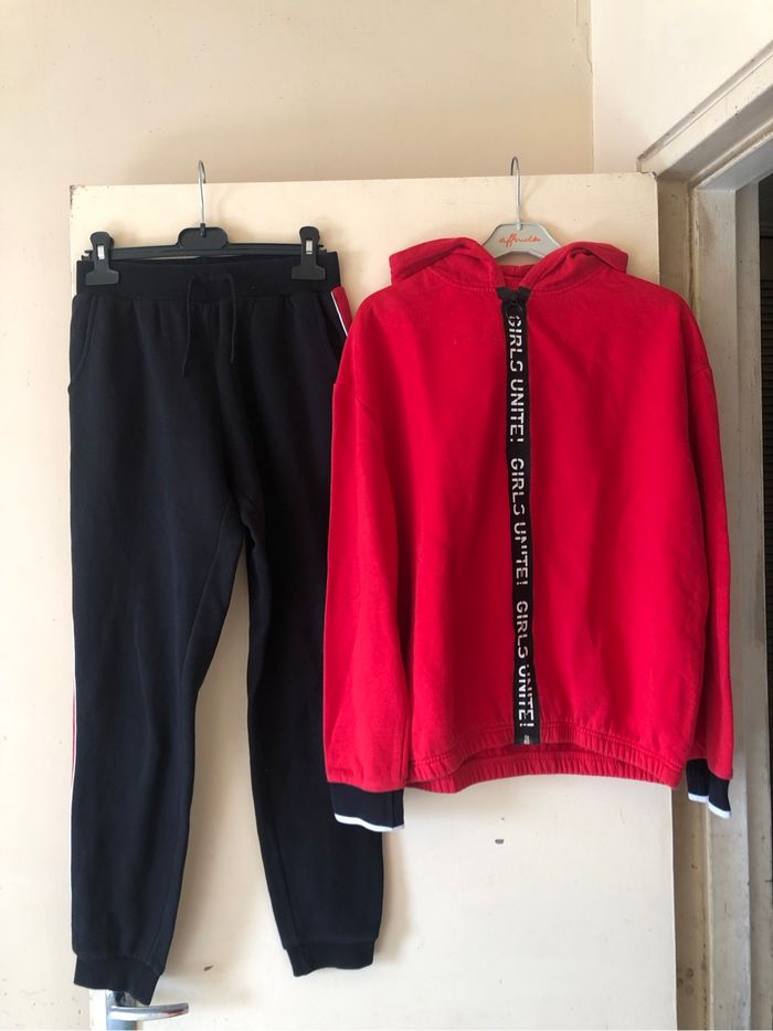 Ensemble survêtement C&A rouge et noir
