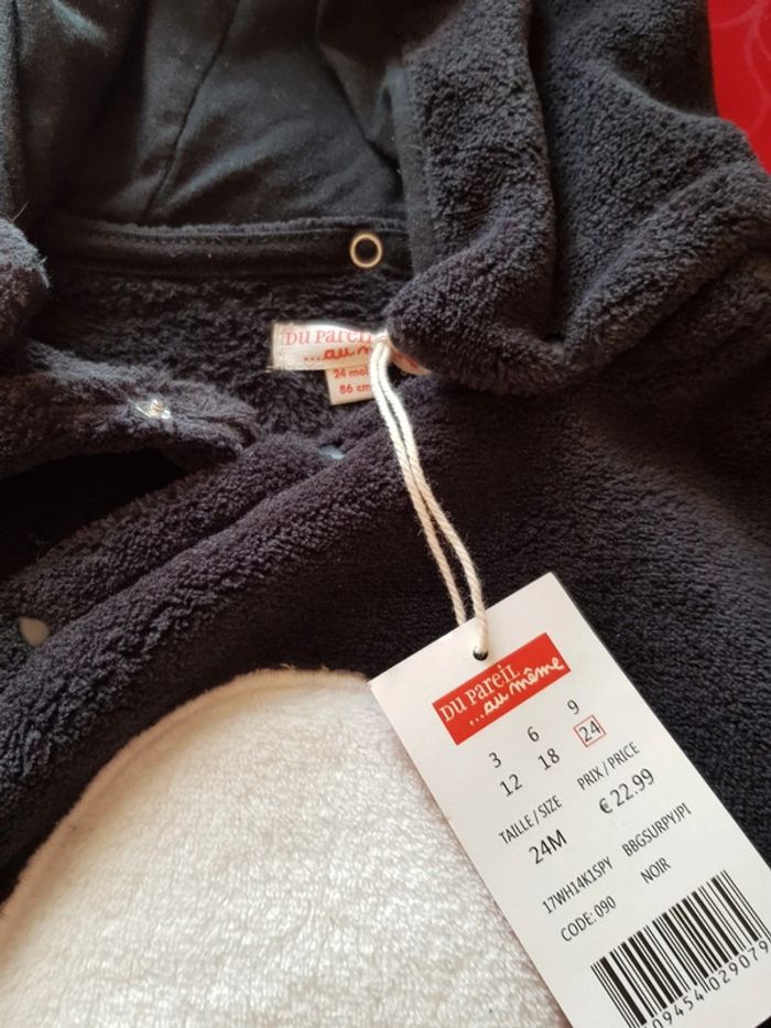 Combinaison 2 ans jamais portée défaut - photo numéro 3