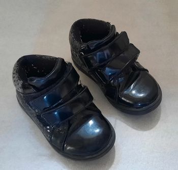 Basket noir taille 23 vernis