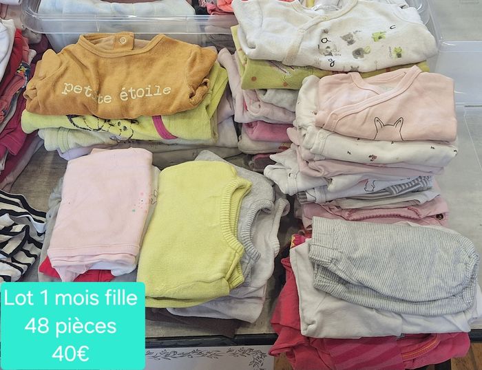 Lot vêtements bebe fille 1 mois