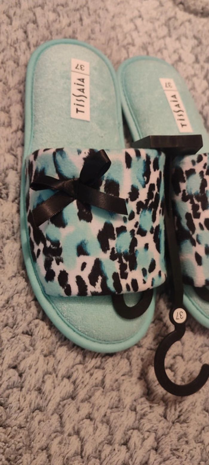 Chausson claquettes neuf leopard bleuté pointure 37 - photo numéro 3