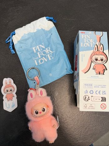 Labubu pin for love