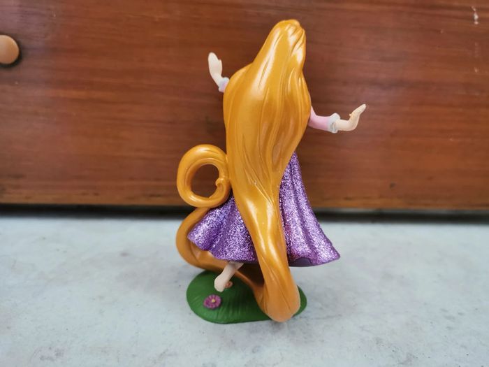 Figurine disney /raiponce - photo numéro 2