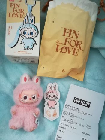 Labubu pin for love lettre G