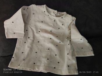 Vend 1 t shirt et 2 pantalon laine taille 1 mois