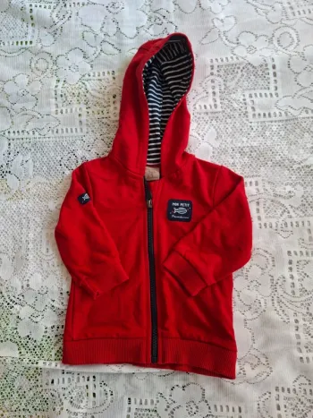 Gilet à capuche rouge -  chaud et confortable, Boîte à Malice, en très bon état, taille 6 mois