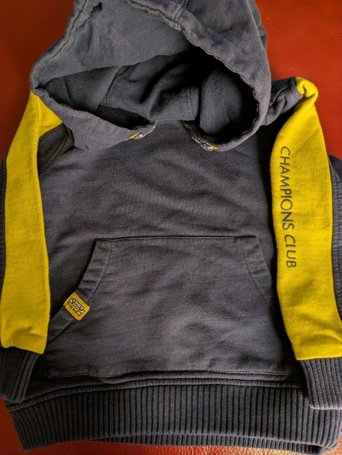 Sweat capuche bleu et jaune