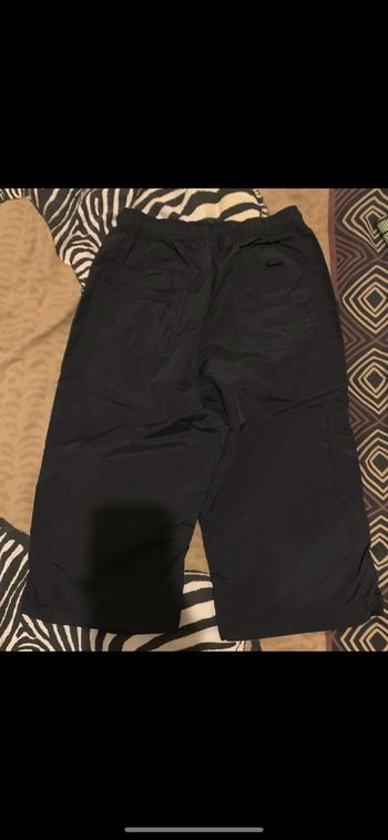 Ensemble bermuda noir et 2tee shirt taille 12ans