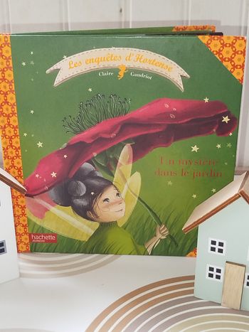 📚Hachette Jeunesse U n mystère dans le jardin
