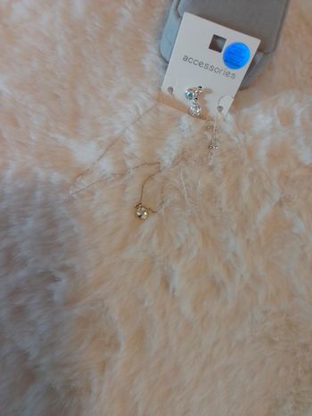 Collier, boucles d'oreilles