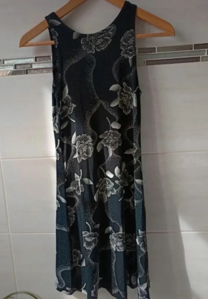Superbe robe noire fleurs Peace and Love by Caprices de Femmes St-Tropez Paris. - photo numéro 3