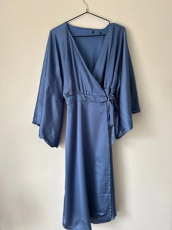 👗 🌻Robe longue portefeuille en satin à manches kimono TFNC bleu foncé- très bon état - taille 38