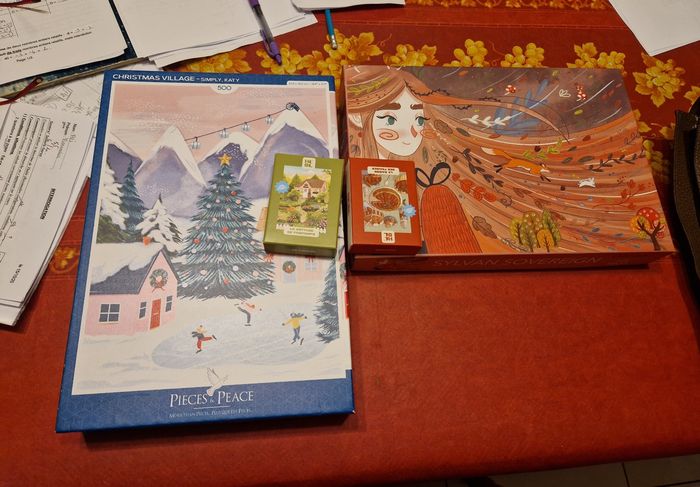 Réservé.  Lot 4 puzzles.