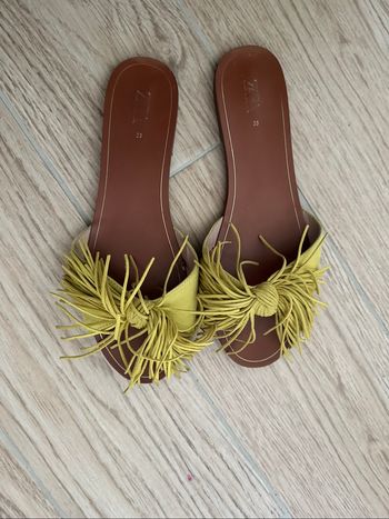 Claquette à froufrou
