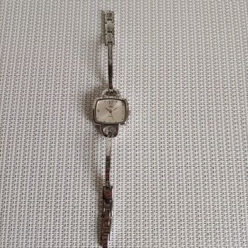 Montre Femme  (pile à changer)