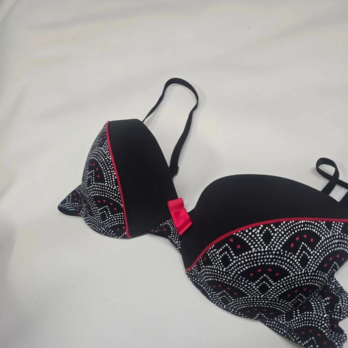 Soutien gorge neuf - photo numéro 3