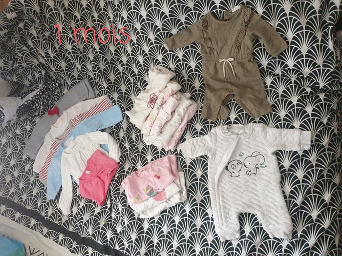Lot bébé fille 1 mois